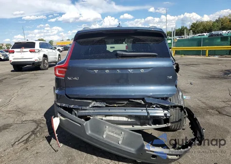 2022 Volvo Xc40 T4 Inscription z USA, uszkodzony, nr VIN YV4AC2HL9N2689003